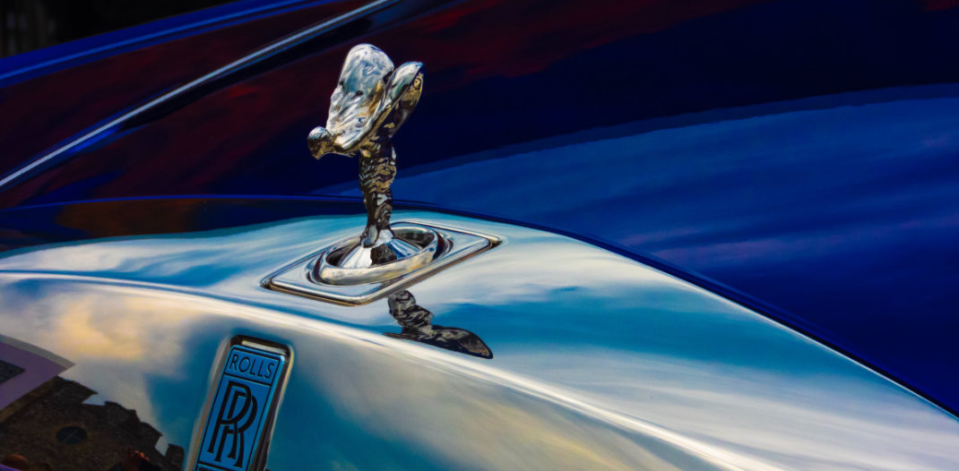 Rolls Royce Flying Lady on car