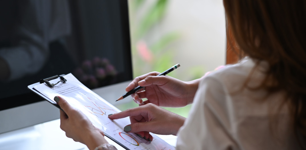 Market research professional woman with clipboard