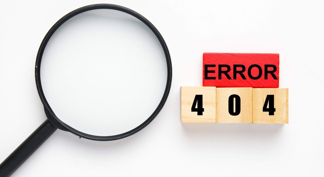 Magnifying glass with 404 error